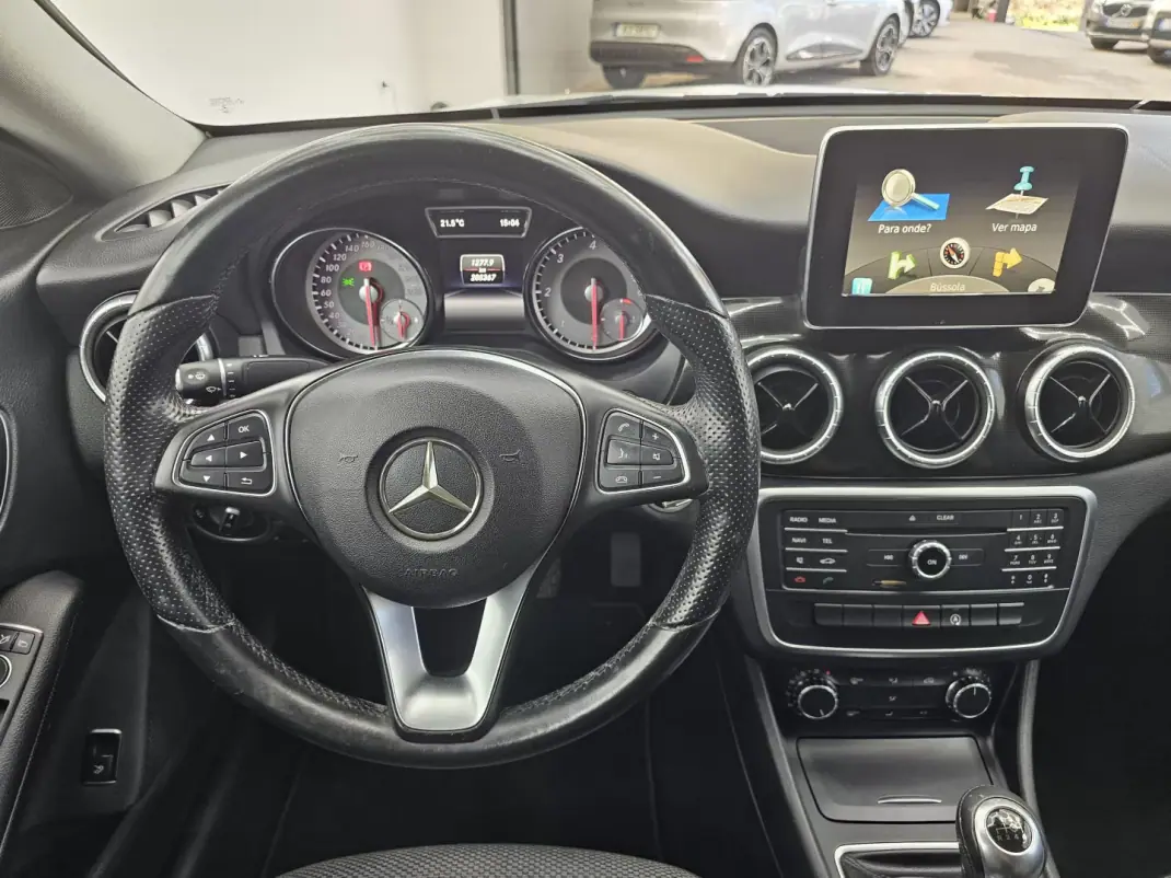 Mercedes-Benz CLA 180 2015 - 14000 EUR, 205367 km - 205367km - foto 22 de 51