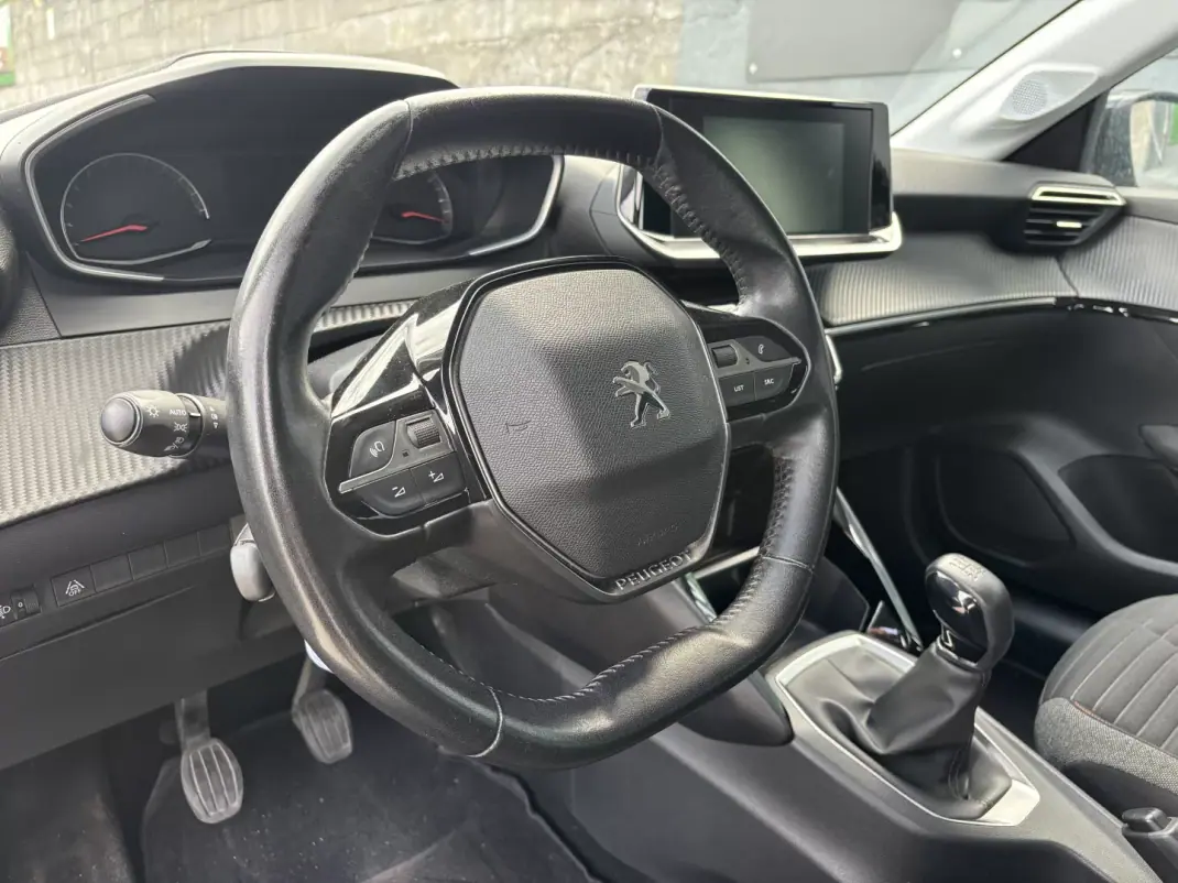 Peugeot 208 2021 - 12250 EUR, 98601 km - 98601km - foto 14 de 23