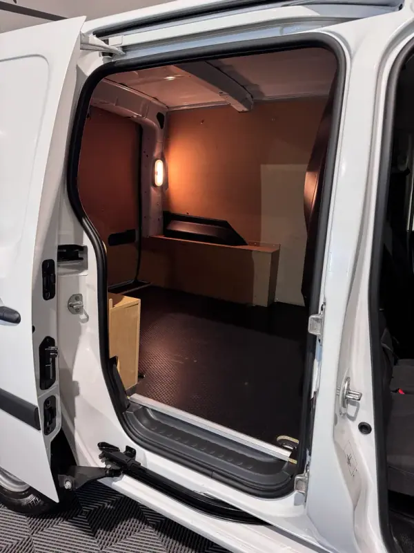 Renault KANGOO MAXI 1.5 DCI BUSINESS S/S 2020 - 13750 EUR, 151000 km - AUTO.MOTO.pt - 151000km - foto 12 de 33