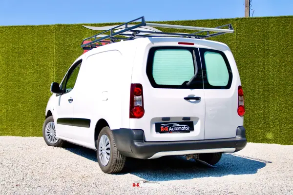 Peugeot Partner 2019 - 11700 EUR, 154000 km - AUTO.MOTO.pt - 154000km - foto 2 de 20