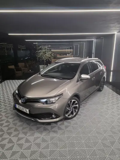 Toyota Auris Touring Sports 2018 - 18900 EUR, 79000 km - AUTO.MOTO.pt - 79000km - foto 2 de 27