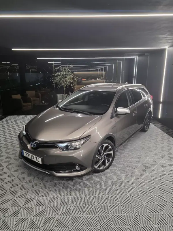 Toyota Auris Touring Sports 2018 - 18900 EUR, 79000 km - AUTO.MOTO.pt - 79000km - foto 2 de 27