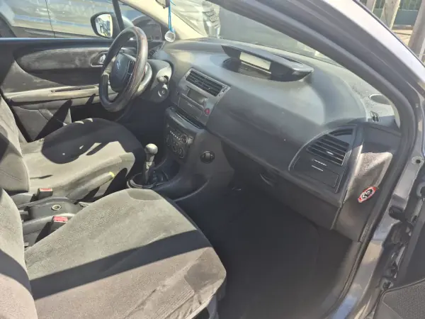 Citroën C4 2010 - 2900 EUR, 399100 km - AUTO.MOTO.pt - 399100km - foto 15 de 16