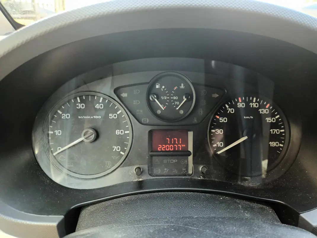 Peugeot Partner 2018 - 12500 EUR, 220000 km - 220000km - foto 7 de 8