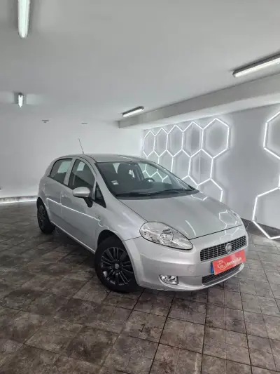 Fiat Grande Punto 2010 - 6000 EUR, 161462 km - AUTO.MOTO.pt - 161462km - foto 2 de 35