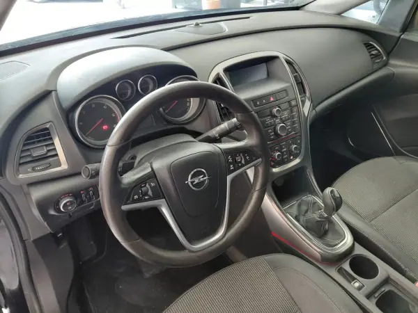 Opel Astra 2010 - 6900 EUR, 212000 km - AUTO.MOTO.pt - 212000km - foto 10 de 20