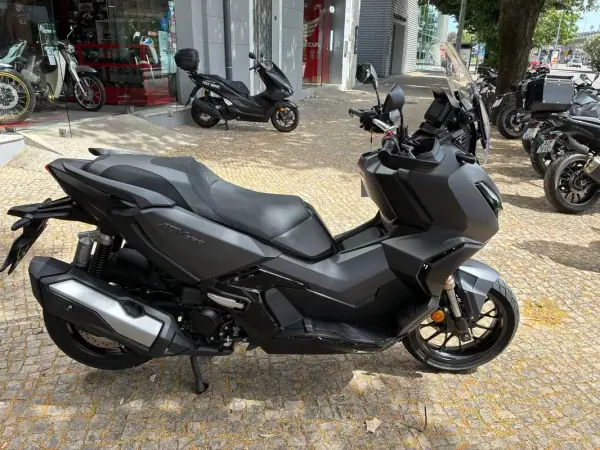 Honda ADV 150 2023 - 5300 EUR, 16240 km - AUTO.MOTO.pt - 16240km - foto 3 de 14