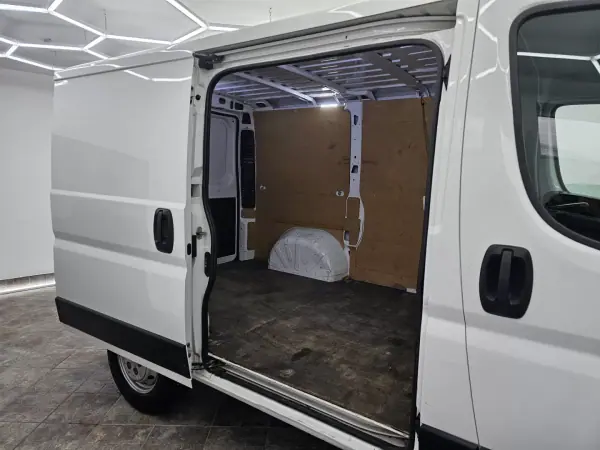 Peugeot BOXER 2.0 BlueHDi 435 L4H2 Premium 2017 - 15990 EUR, 168872 km - AUTO.MOTO.pt - 168872km - foto 14 de 30