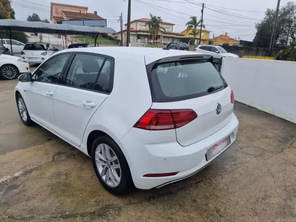 Volkswagen Golf 2019 - 18999 EUR, 139668 km - AUTO.MOTO.pt - 139668km - foto 7 de 30