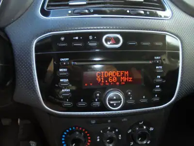 Fiat Punto 2010 - 5900 EUR, 147000 km - AUTO.MOTO.pt - 147000km - foto 24 de 28
