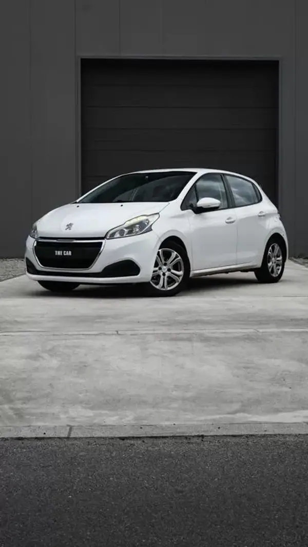 Peugeot 208 2015 - 9500 EUR, 210000 km - AUTO.MOTO.pt - 210000km - foto 20 de 25