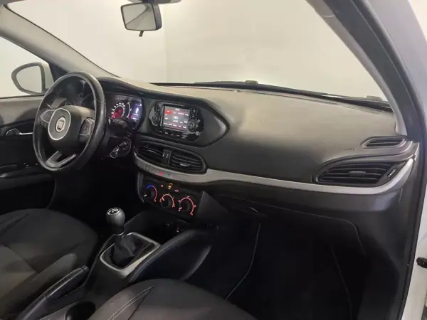 Fiat Tipo Station Wagon 2018 - 8750 EUR, 154000 km - AUTO.MOTO.pt - 154000km - foto 12 de 23