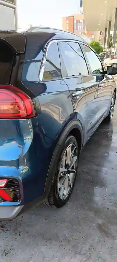 Kia Niro 2020 - 18900 EUR, 108000 km - AUTO.MOTO.pt - 108000km - foto 4 de 5