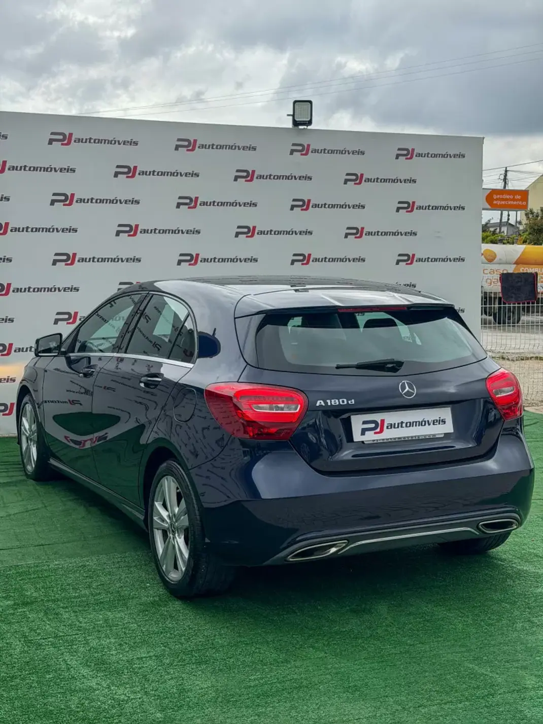 Mercedes-Benz A 180 2017 - 15990 EUR, 171488 km - 171488km - foto 8 de 22