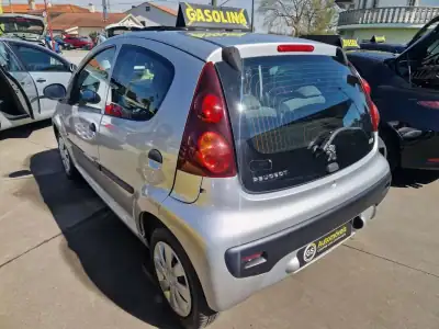 Peugeot 107 2012 - 6750 EUR, 163000 km - AUTO.MOTO.pt - 163000km - foto 7 de 12