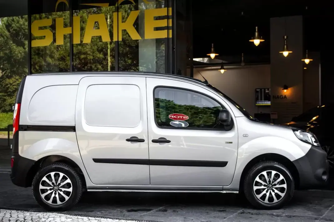Renault Kangoo E-Tech Confort 2021 - 10900 EUR, 34967 km - AUTO.MOTO.pt - 34967km - foto 5 de 28