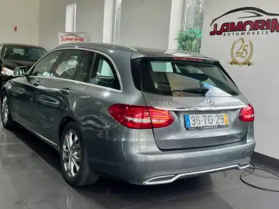 Mercedes-Benz C 300 2017 - 22999 EUR, 102000 km - AUTO.MOTO.pt - 102000km - foto 2 de 31