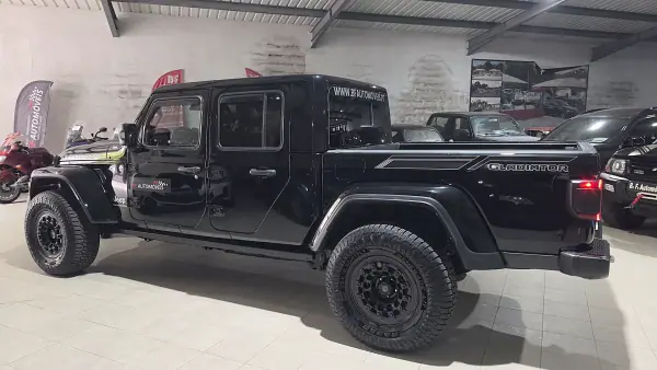Jeep Gladiator 2021 - 62900 EUR, 117383 km - 117383km - foto 12 de 53