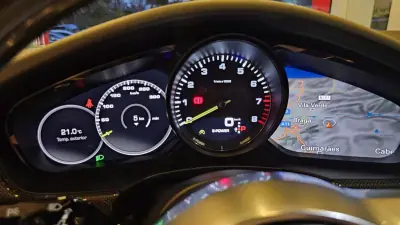 Porsche Panamera Sport Turismo 2018 - 71900 EUR, 135500 km - AUTO.MOTO.pt - 135500km - foto 39 de 49