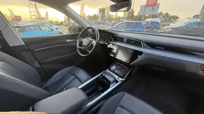 Audi e-tron 2019 - 27990 EUR, 99000 km - AUTO.MOTO.pt - 99000km - foto 9 de 33