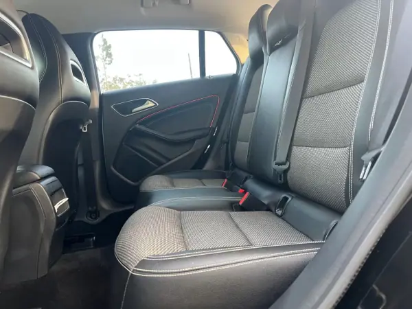Mercedes-Benz CLA 180 2017 - 18650 EUR, 124000 km - AUTO.MOTO.pt - 124000km - foto 14 de 38