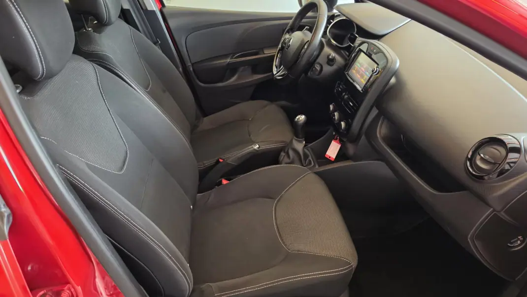 Renault Clio 2014 - 7900 EUR, 194340 km - AUTO.MOTO.pt - 194340km - foto 43 de 47