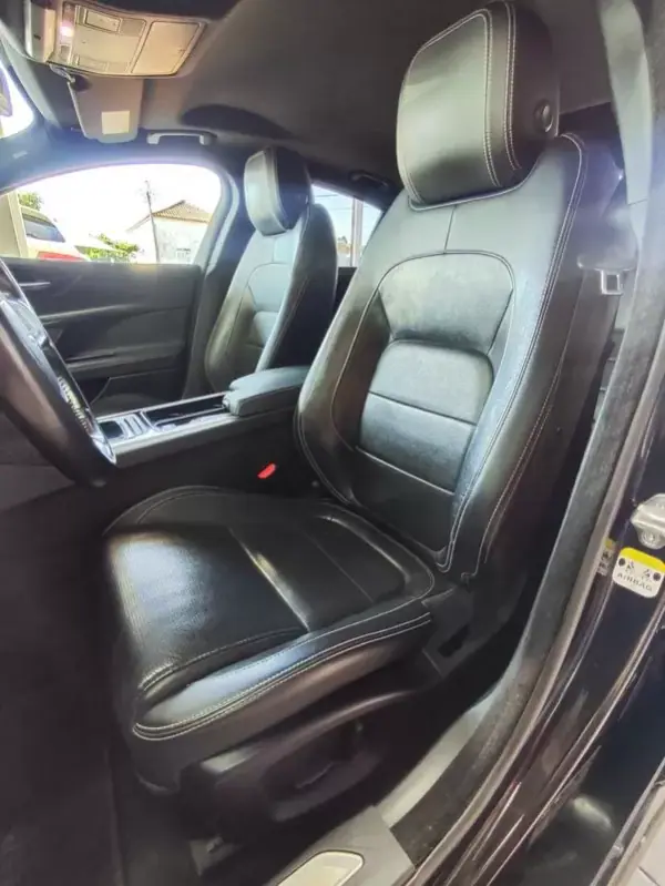 Jaguar XE 2017 - 14250 EUR, 243000 km - AUTO.MOTO.pt - 243000km - foto 24 de 34