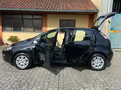 Fiat Punto 2014 - 7890 EUR, 176200 km - AUTO.MOTO.pt - 176200km - foto 5 de 14