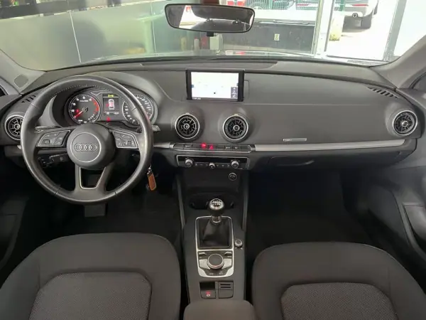 Audi A3 Sportback 2019 - 17900 EUR, 104914 km - AUTO.MOTO.pt - 104914km - foto 10 de 21