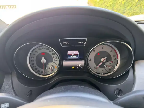 Mercedes-Benz CLA 180 2016 - 18900 EUR, 148405 km - AUTO.MOTO.pt - 148405km - foto 11 de 26