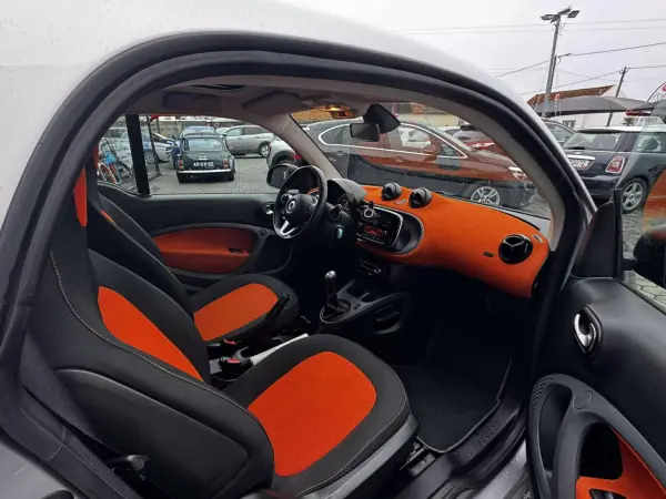 Smart Fortwo Cabrio 2016 - 9500 EUR, 121000 km - AUTO.MOTO.pt - 121000km - foto 12 de 15