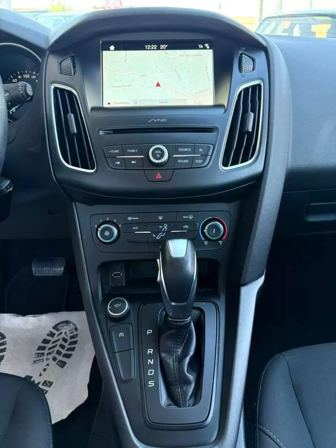 Ford Focus 2018 - 13900 EUR, 114000 km - AUTO.MOTO.pt - 114000km - foto 6 de 16