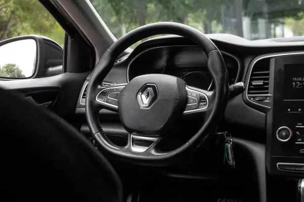 Renault Mégane Sport Tourer 2018 - 9990 EUR, 330112 km - AUTO.MOTO.pt - 330112km - foto 30 de 38