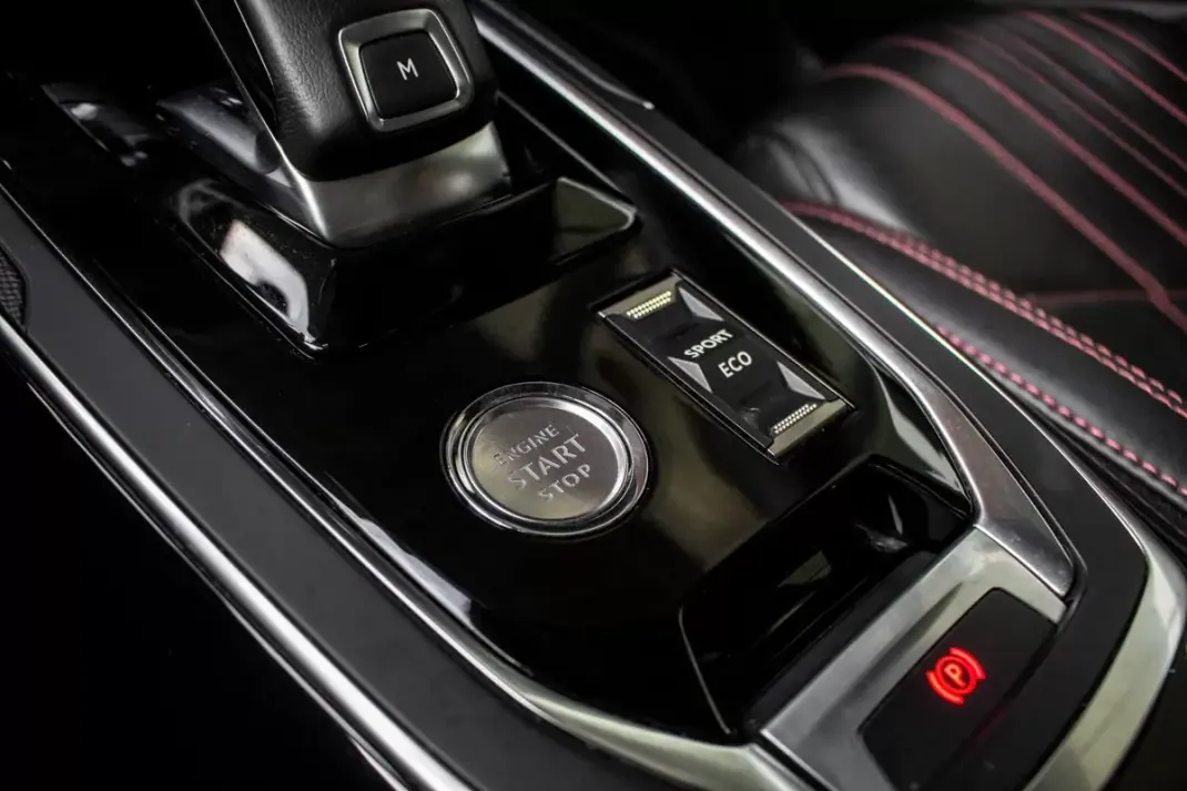 Peugeot 308 2020 - 17990 EUR, 142466 km - AUTO.MOTO.pt - 142466km - foto 21 de 45