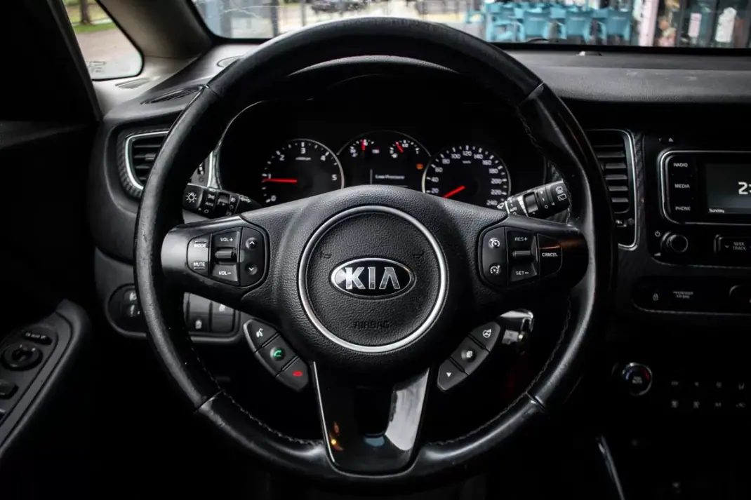 Kia Carens 2018 - 10790 EUR, 241075 km - AUTO.MOTO.pt - 241075km - foto 13 de 40