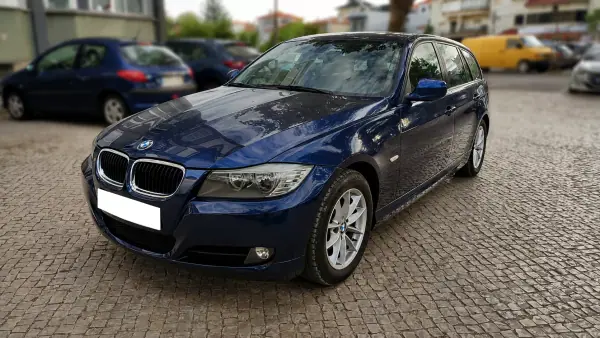 BMW 318 2012 - 10999 EUR, 210000 km - AUTO.MOTO.pt - 210000km - foto 2 de 9