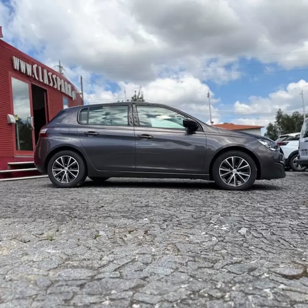 Peugeot 308 2015 - 9900 EUR, 131000 km - AUTO.MOTO.pt - 131000km - foto 10 de 14