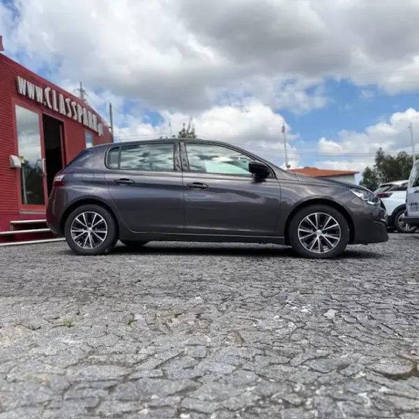 Peugeot 308 2015 - 9900 EUR, 131000 km - AUTO.MOTO.pt - 131000km - foto 10 de 14