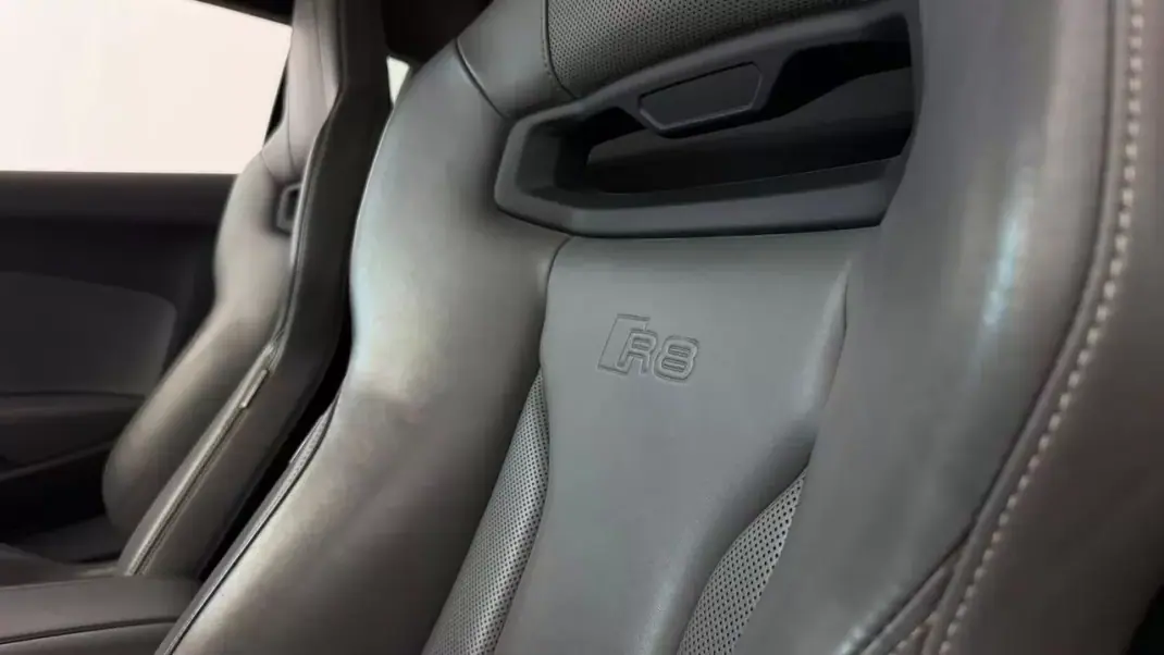 Audi R8 Coupé 2015 - 129990 EUR, 78788 km - 78788km - foto 29 de 34