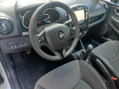 Renault Clio Sport Tourer 2015 - 7990 EUR, 185000 km - AUTO.MOTO.pt - 185000km - foto 10 de 11