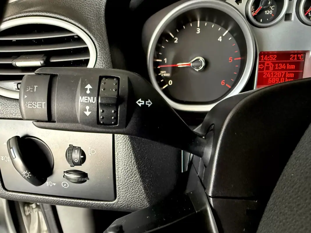 Ford Focus 2008 - 6250 EUR, 241000 km - AUTO.MOTO.pt - 241000km - foto 41 de 60