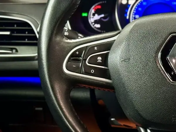 Renault Talisman Sport Tourer 2016 - 13750 EUR, 137000 km - AUTO.MOTO.pt - 137000km - foto 31 de 60