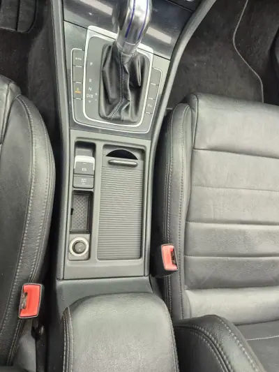 Volkswagen Golf 2016 - 15490 EUR, 211638 km - AUTO.MOTO.pt - 211638km - foto 22 de 28