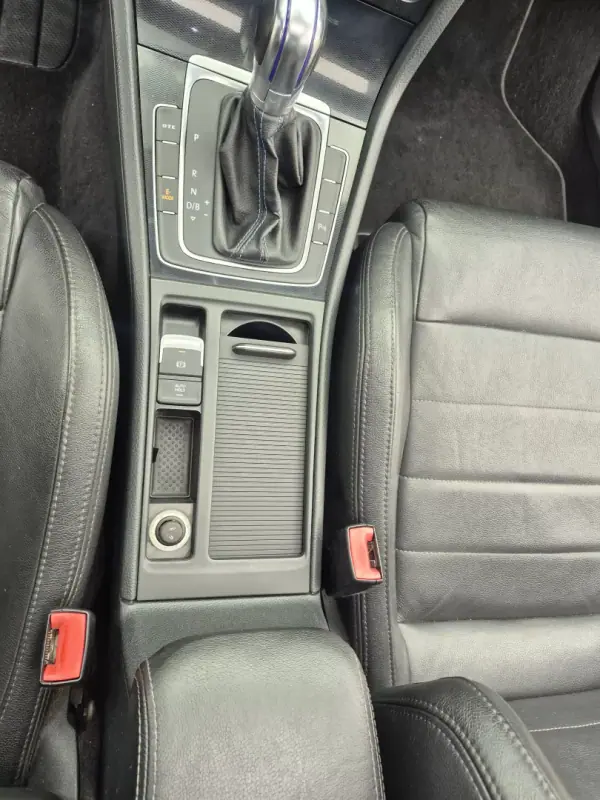 Volkswagen Golf 2016 - 15490 EUR, 211638 km - AUTO.MOTO.pt - 211638km - foto 22 de 28