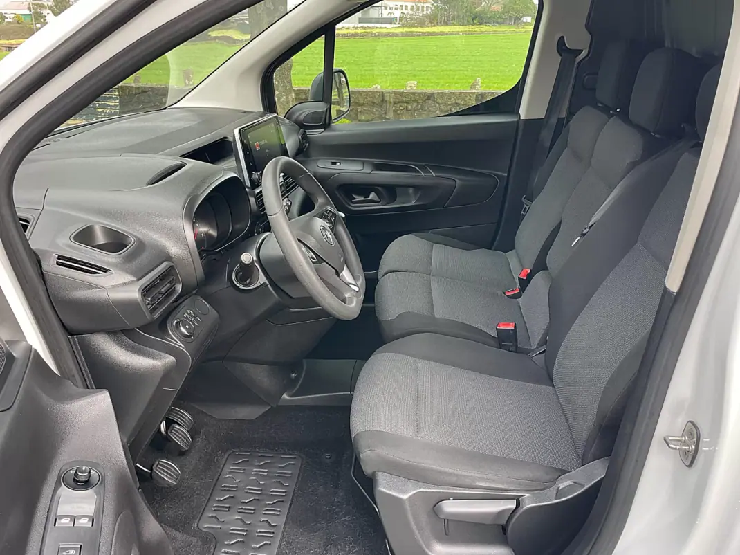 Opel Combo 2022 - 14450 EUR, 90000 km - AUTO.MOTO.pt - 90000km - foto 18 de 37