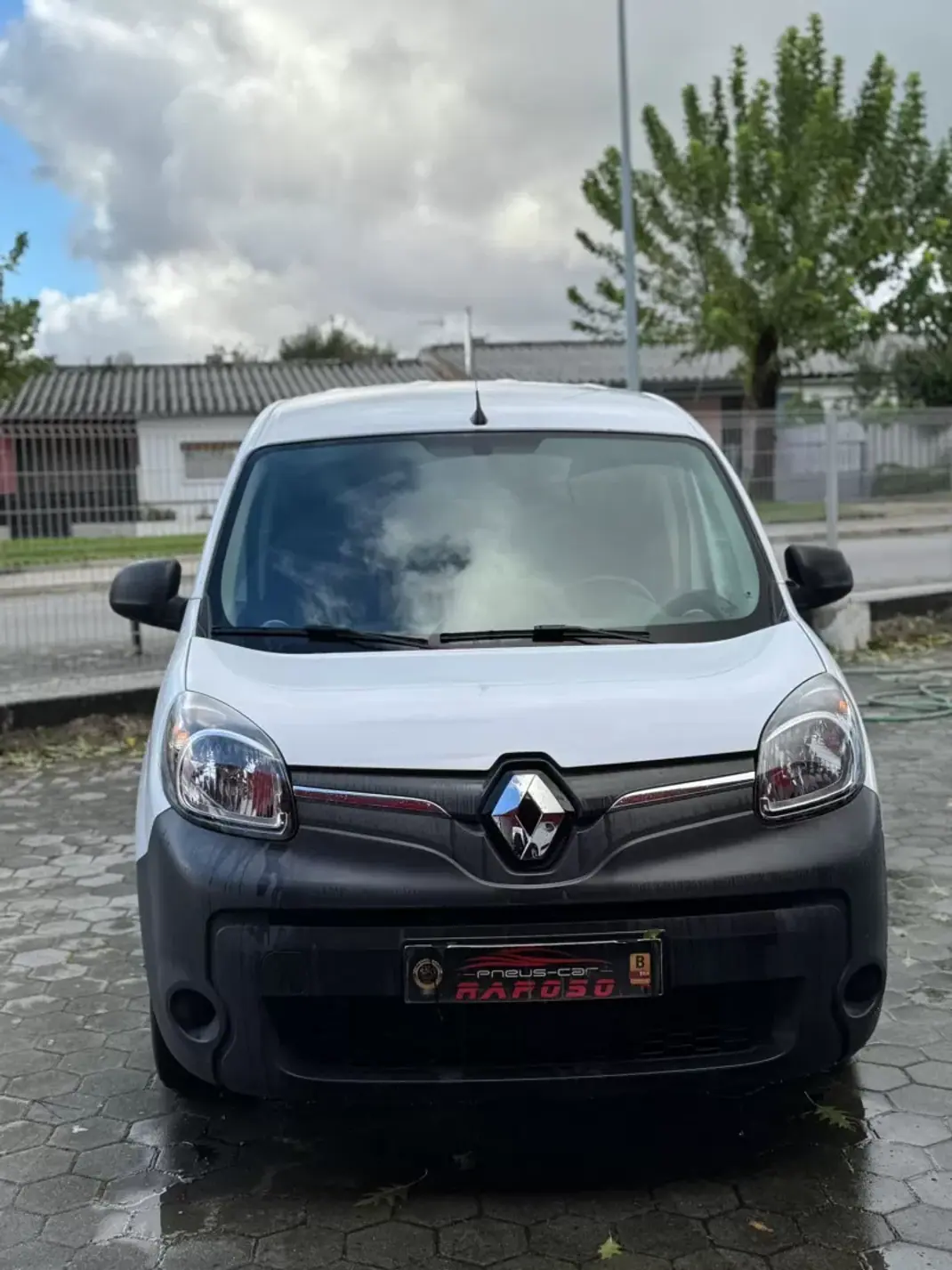 Renault Kangoo E-Tech 2021 - 14750 EUR, 34426 km - AUTO.MOTO.pt - 34426km - foto 2 de 8