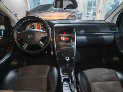 Mercedes-Benz B 200 2005 - 7250 EUR, 226300 km - AUTO.MOTO.pt - 226300km - foto 31 de 33