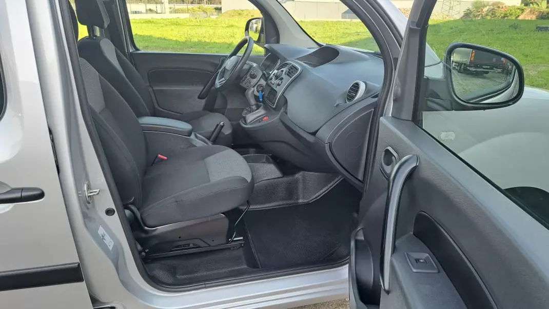 Renault 2019 - 19900 EUR, 100835 km - AUTO.MOTO.pt - 100835km - foto 11 de 28