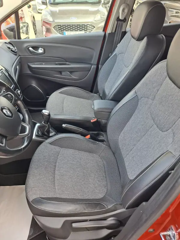Renault Captur 2019 - 13350 EUR, 79800 km - AUTO.MOTO.pt - 79800km - foto 14 de 27