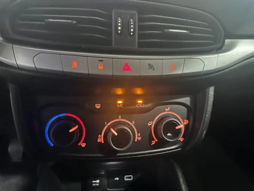 Fiat Tipo Station Wagon 2020 - 13490 EUR, 62200 km - 62200km - foto 16 de 25